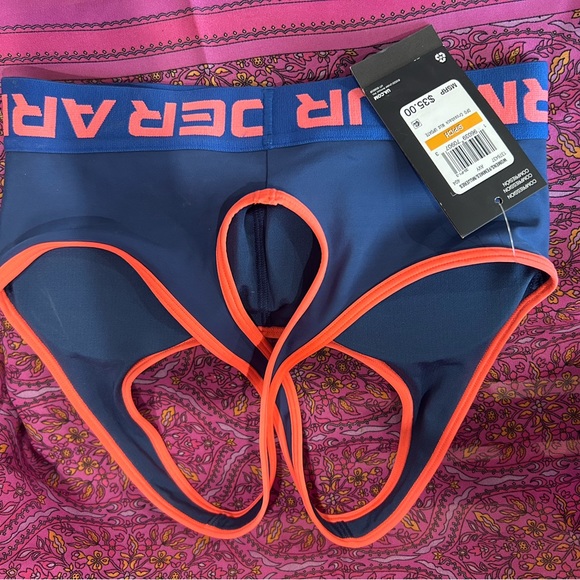 Under Armour Women’s DFO Crossback Mid compression sports bra - Picture 2 of 3